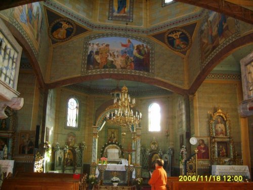 Wnętrze cerkwi w Leszczowatem